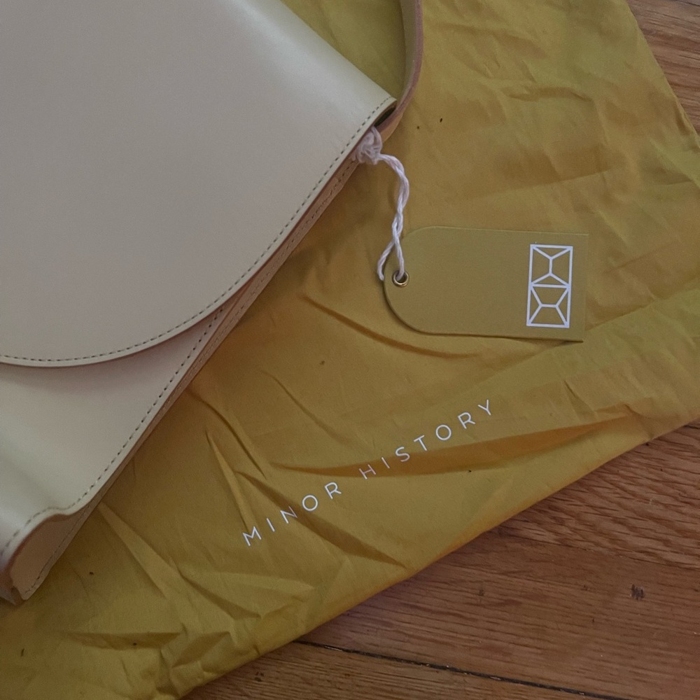 Small, short strap, flap closure tote